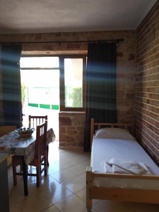 Altin Skrapari Guesthouse Ksamil Exterior photo